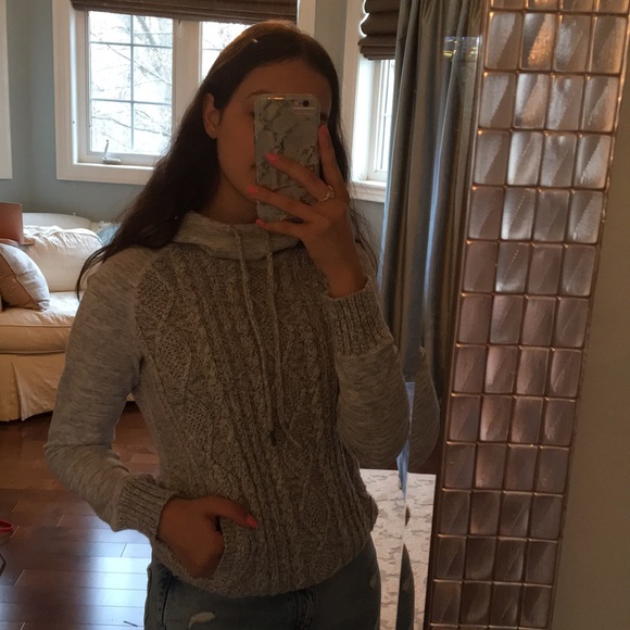 Garage front knit hoodie - Picture 1 of 3